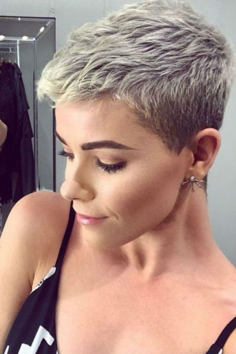 La coupe courte rasée pour les femmes : un look à la fois chic et décontracté !