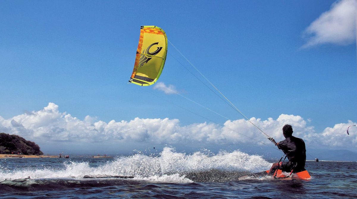 Comment débuter le kitesurf ?